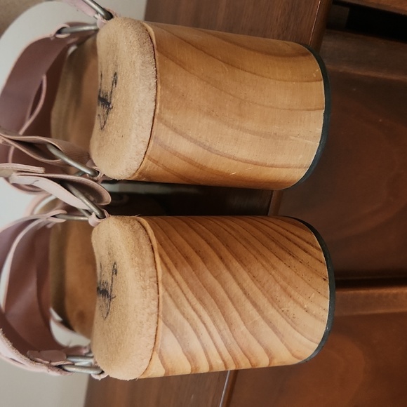 Free People Virgo switchback pink suede strap wood platform leather sandals. - Picture 9 of 10